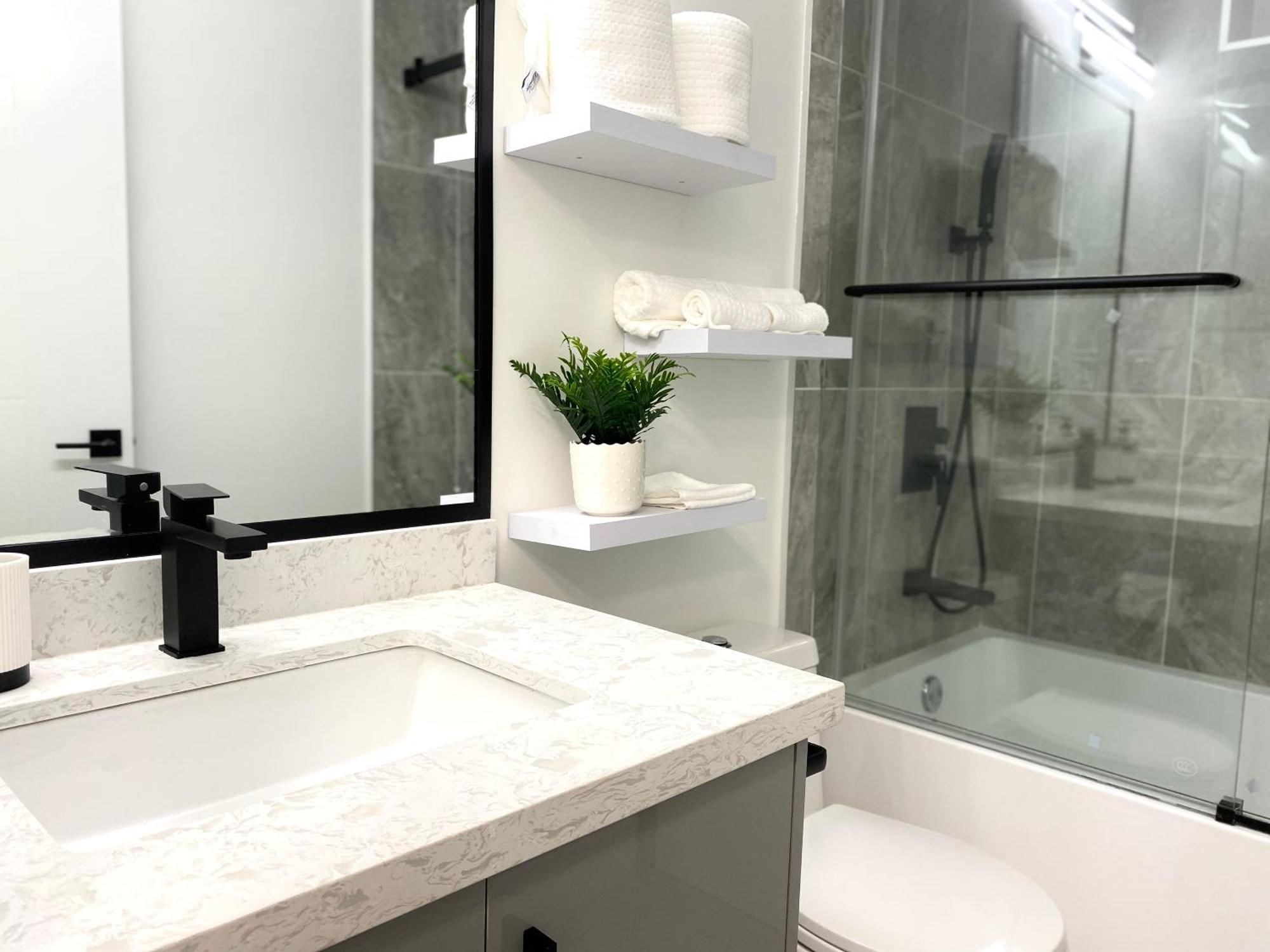 Appartement Modern And New House Near Pne With Big Garden And Free Parking à Vancouver Extérieur photo
