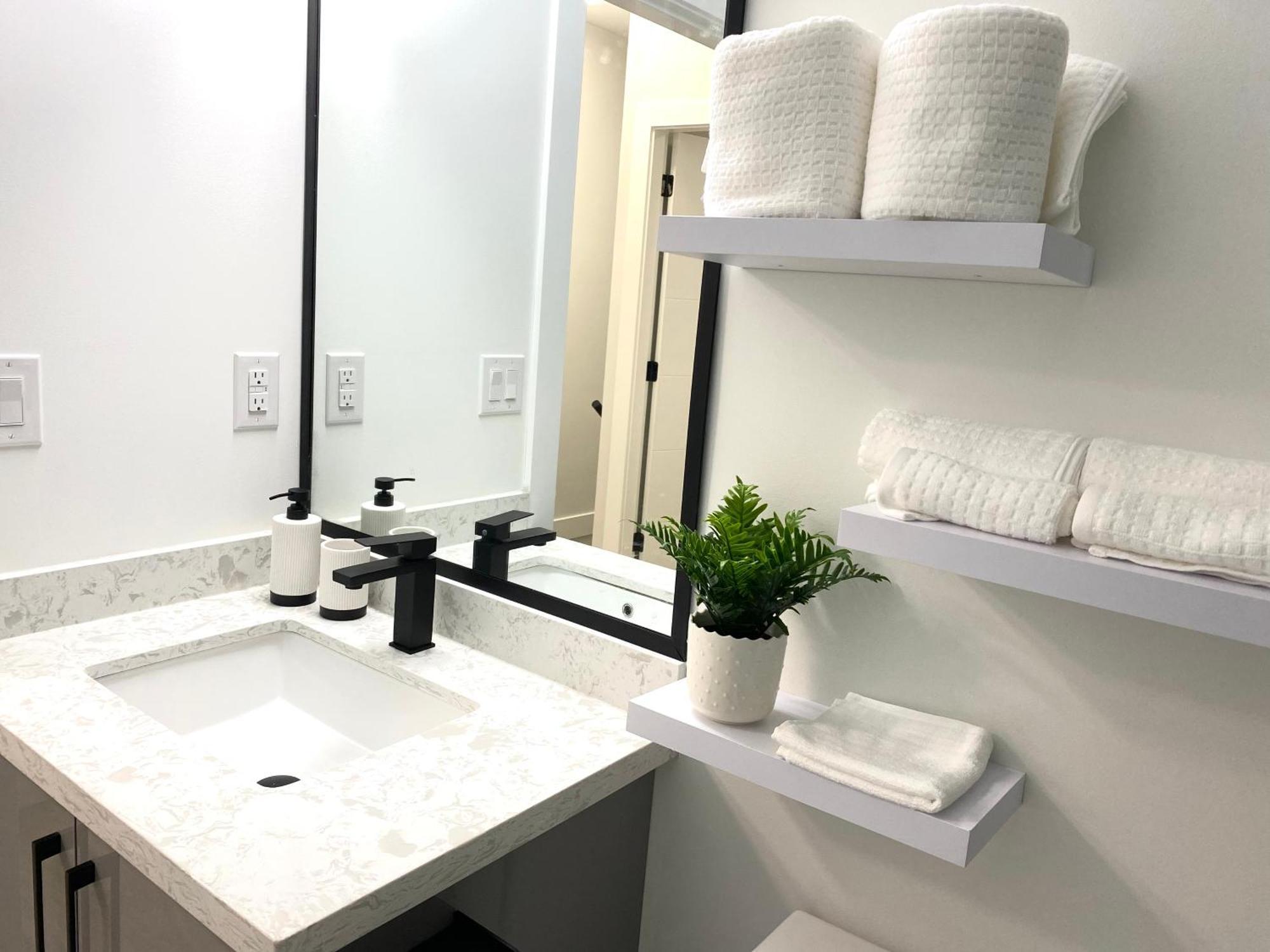 Appartement Modern And New House Near Pne With Big Garden And Free Parking à Vancouver Extérieur photo